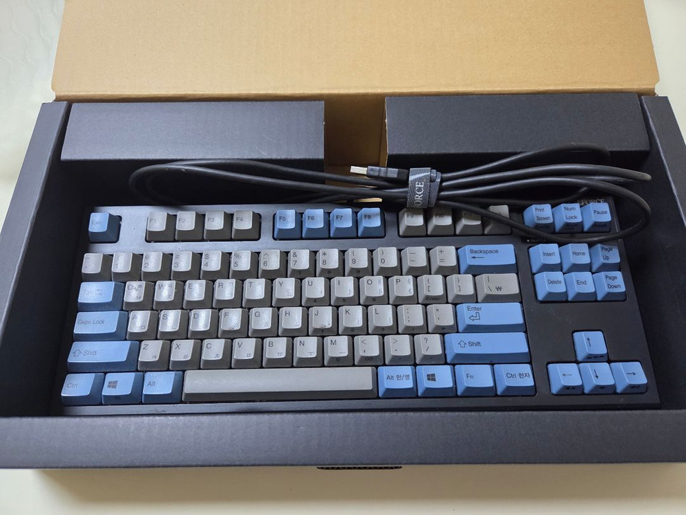 리얼포스 R2 텐키리스 저소음 키보드 이미지