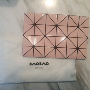 바오바오 이세이미야케 프리즘 파우치 클러치백