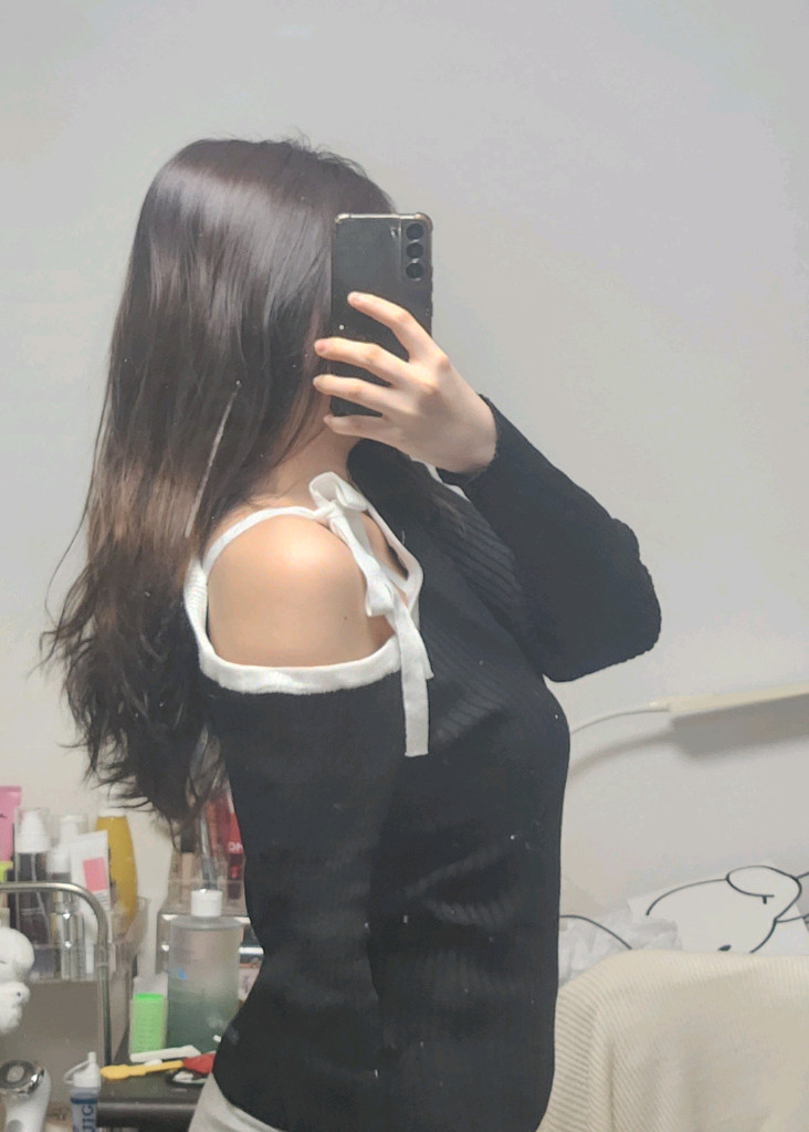 에이블리 오프숄더 니트 이미지