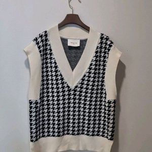 Berenice 베르니스 하운드투스 니트 조끼