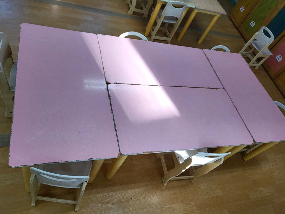 어린이 책상 이미지