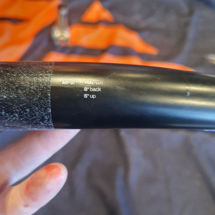 BMC 카본 MTB 핸들바 탈거 제품--1