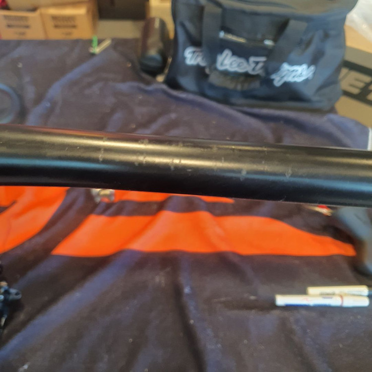 BMC 카본 MTB 핸들바 탈거 제품--3