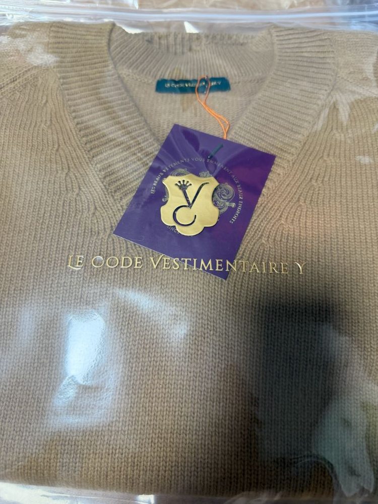 예지스 코스모폴리탄줄라이 파리V넥 니트 / 프리사이즈 / 카멜•그레이 / 미시착새상품 / 각각 11.5 이미지