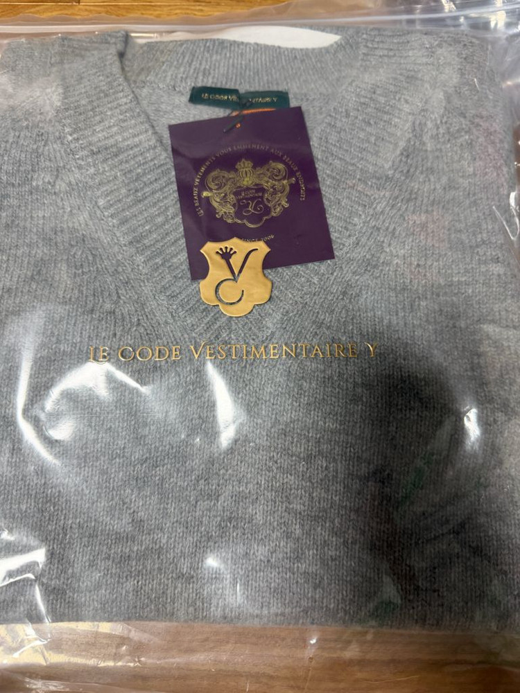 예지스 코스모폴리탄줄라이 파리V넥 니트 / 프리사이즈 / 카멜•그레이 / 미시착새상품 / 각각 11.5 이미지