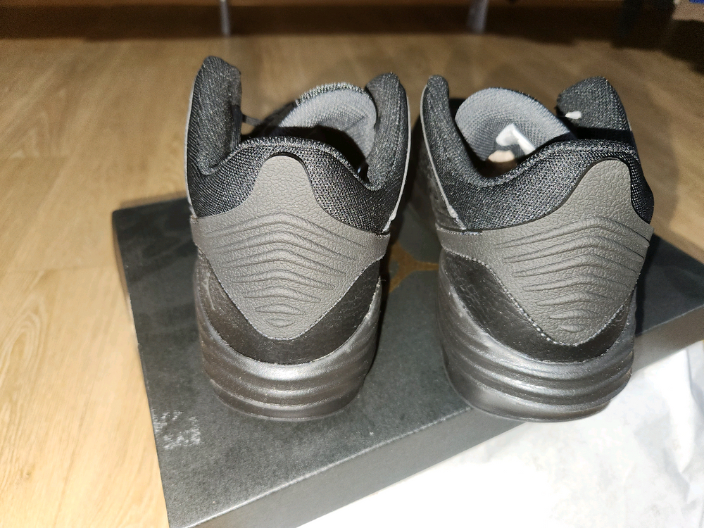 [새상품]조던 MAX AURA 5 블랙 팝니다.--2