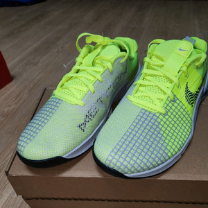 [새상품]나이키 메트콘 8 형광 운동화 팝니다. 이미지