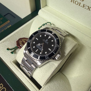 롤렉스 서브마리너 14060M 이미지