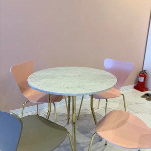 4인용 원형 대리석 테이블