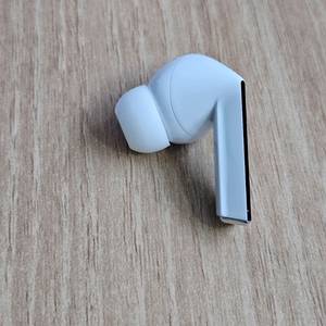 갤럭시 버즈3프로 화이트 왼쪽 유닛 이미지