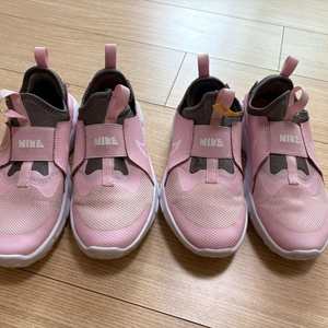 쌍둥이 나이키 플렉스러너2 핑크그레이 210사이즈