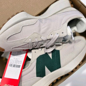 뉴발란스 327 라이트그레이 235사이즈 새상품 이미지