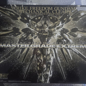 반다이 MGEX 스트라이크 프리덤 건담 메카니컬 클리어 이미지