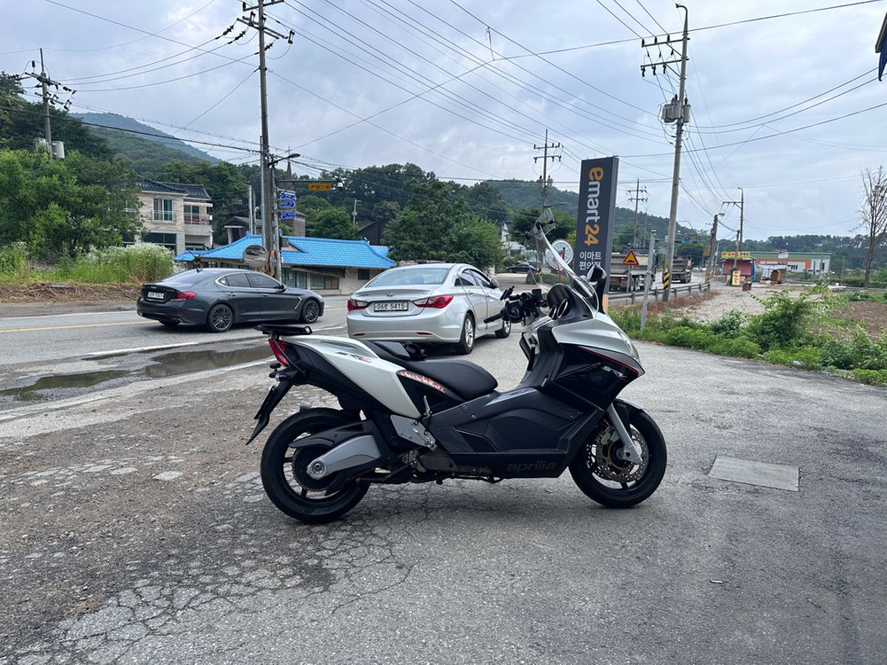 초고속 빅스쿠터(아프릴리아 850cc 스쿠터)--2
