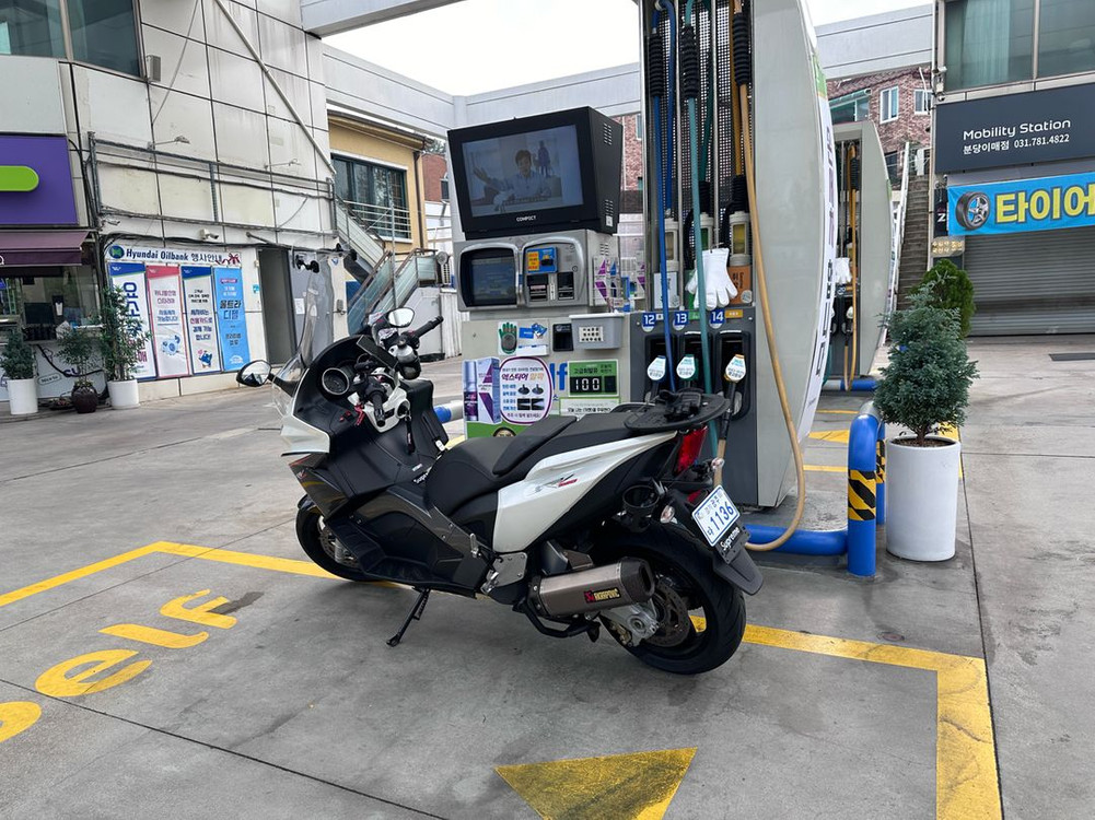 초고속 빅스쿠터(아프릴리아 850cc 스쿠터)--3