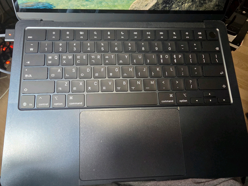 맥북에어 M4 기본형판매합니다 (램16기가, SSD256기가)--2