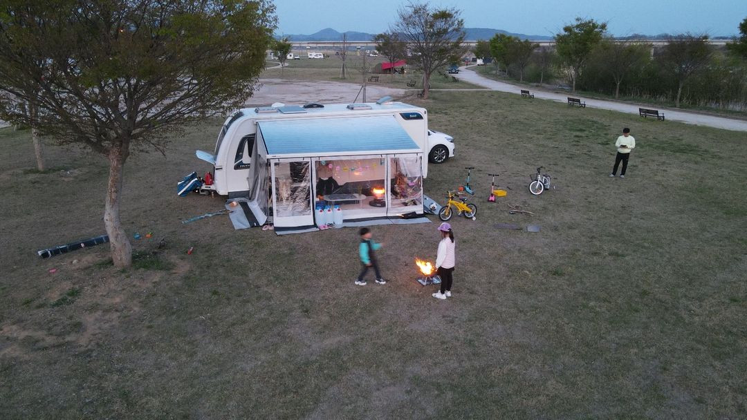 캠핑카&카라반 툴레 어닝룸 판매합니다. 이미지