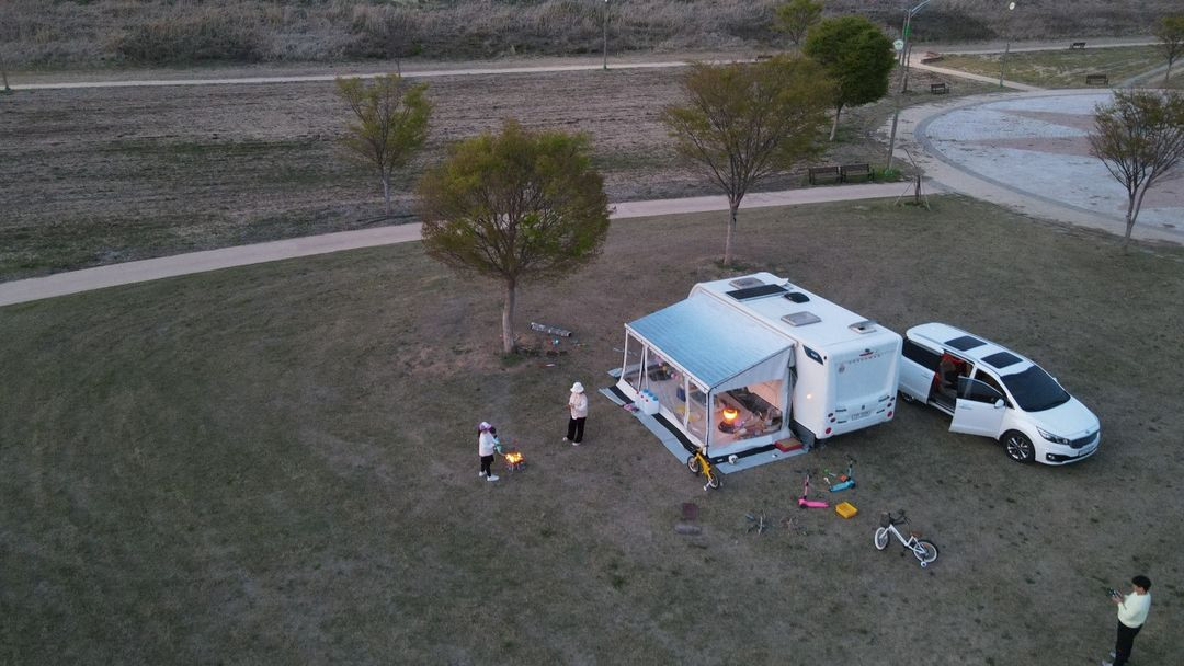 캠핑카&카라반 툴레 어닝룸 판매합니다. 이미지