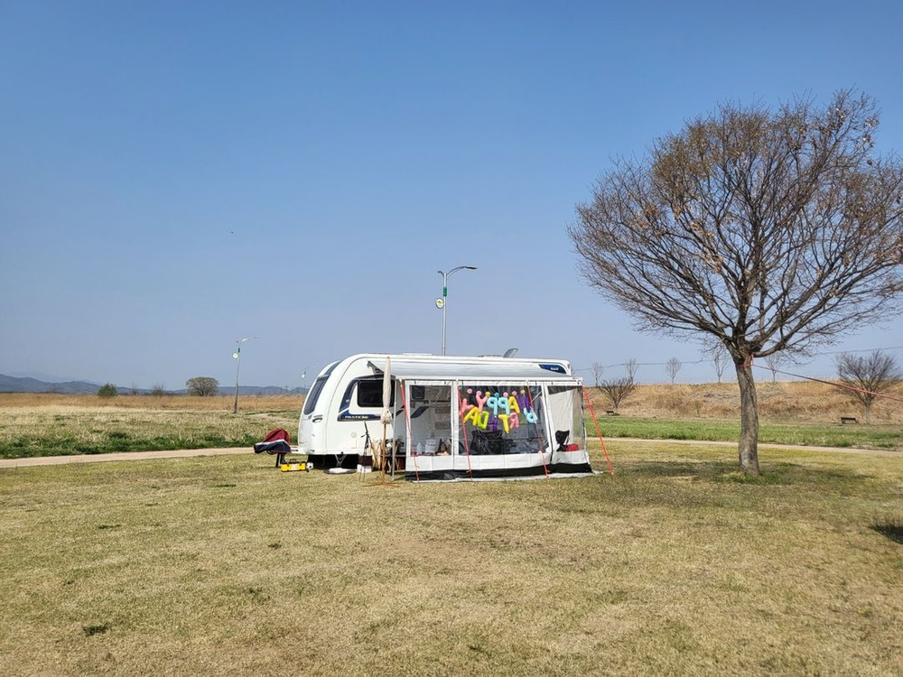 캠핑카&카라반 툴레 어닝룸 판매합니다. 이미지