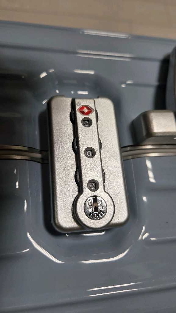 리모와 하이브리드 스카이블루 캐빈 기내용--1