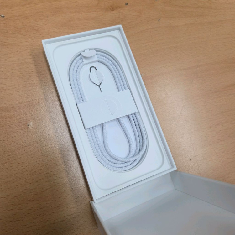 아이폰 16e 화이트 512GB 풀박스 (자급제/애플케어/케이스 12종/보호필름 포함) 이미지