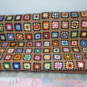 갈색 모티브 블랭킷