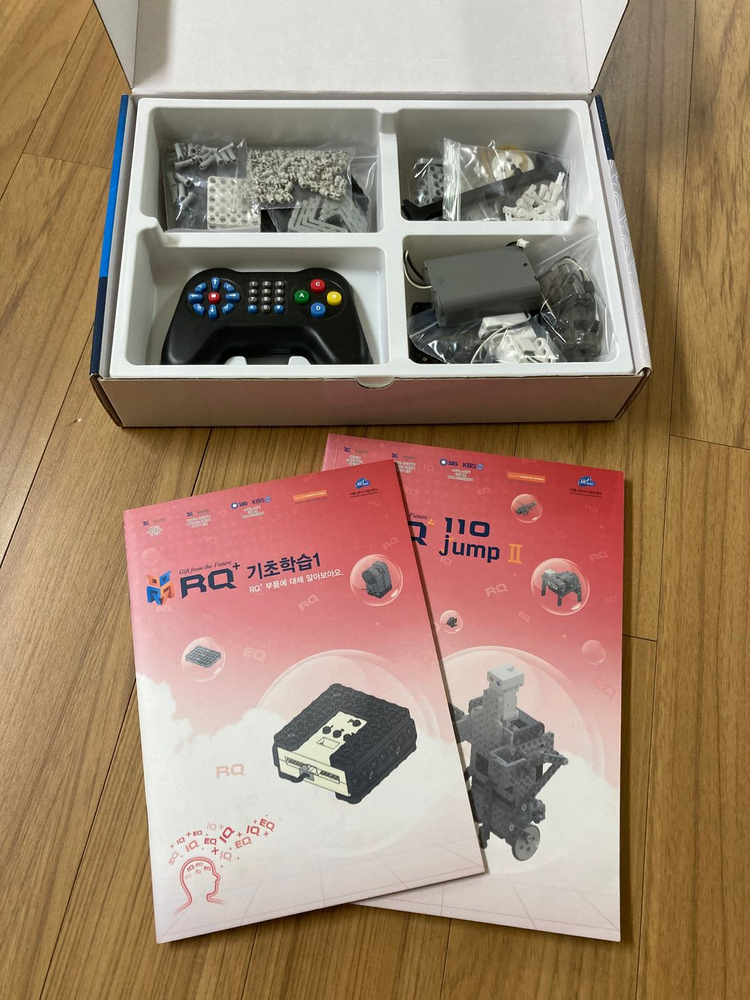 RQ-HUNO 휴머노이드 로봇 세트 7개 판매합니다. 이미지