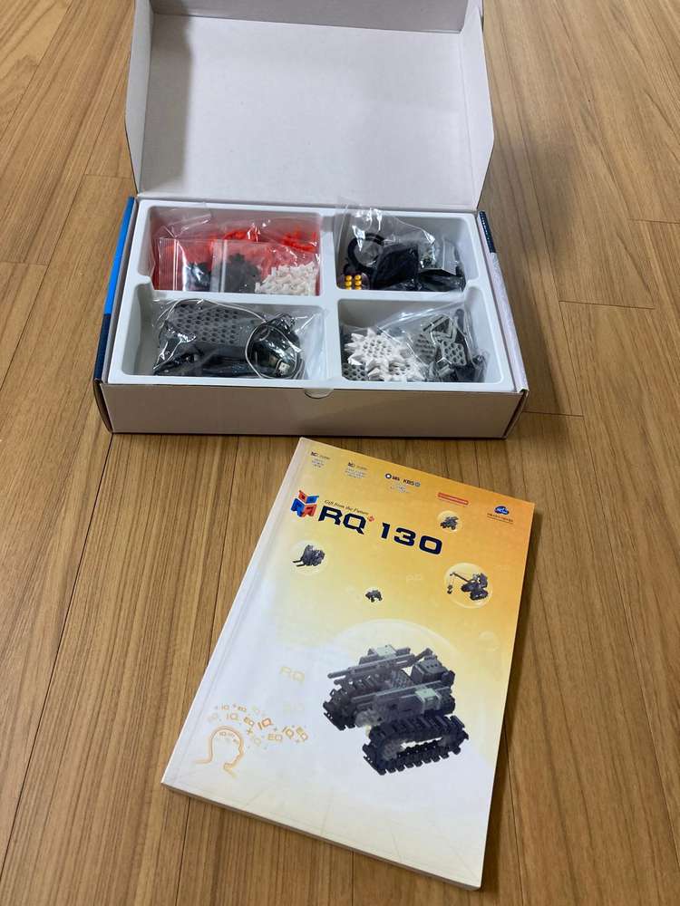 RQ-HUNO 휴머노이드 로봇 세트 7개 판매합니다. 이미지