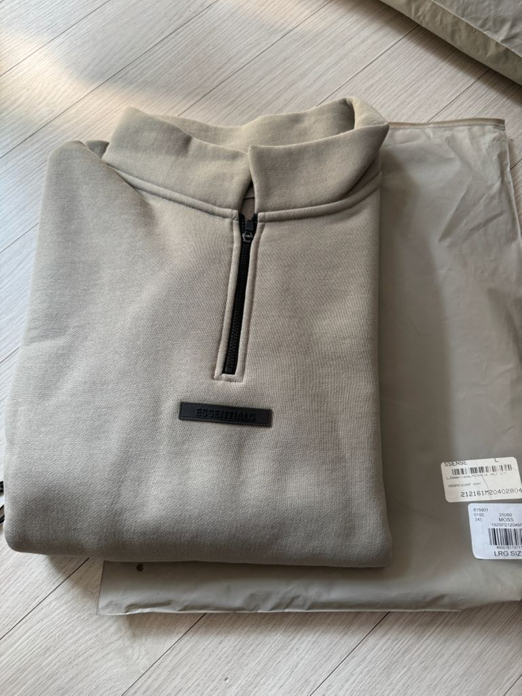 에센셜 모크넥 백로고 하프집업 모스 L 이미지