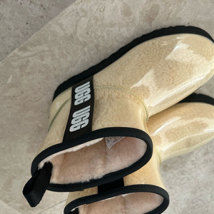 UGG 클래식 클리어 투명 어그 부츠