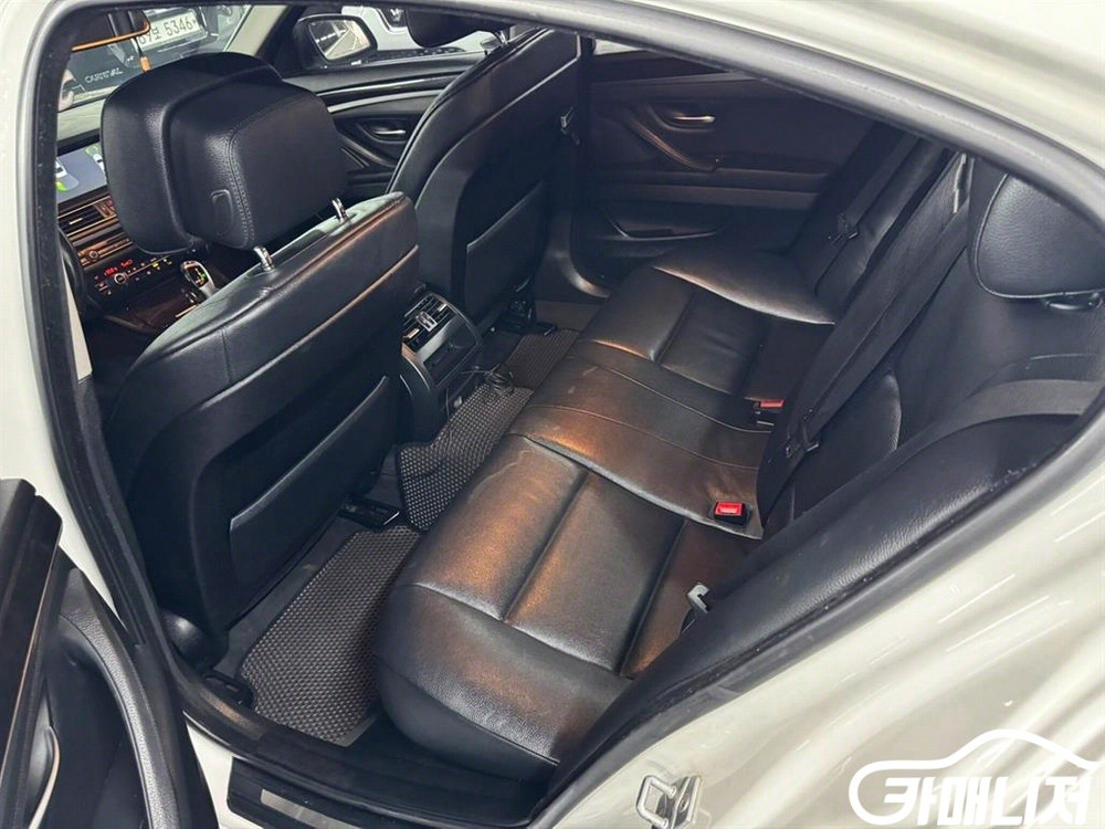 [BMW]5시리즈 (F10) 520d #3월급매--8