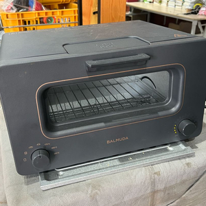 발뮤다 토스터기 이미지