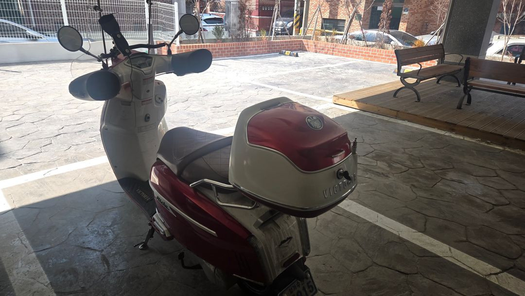 22년식 빅토리아 니키 125cc 스쿠터--2