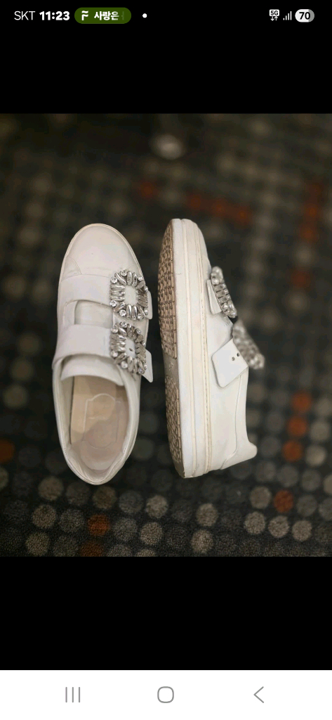 로저비비에 크리스탈 버클 슬립온 스니커즈 화이트 이미지