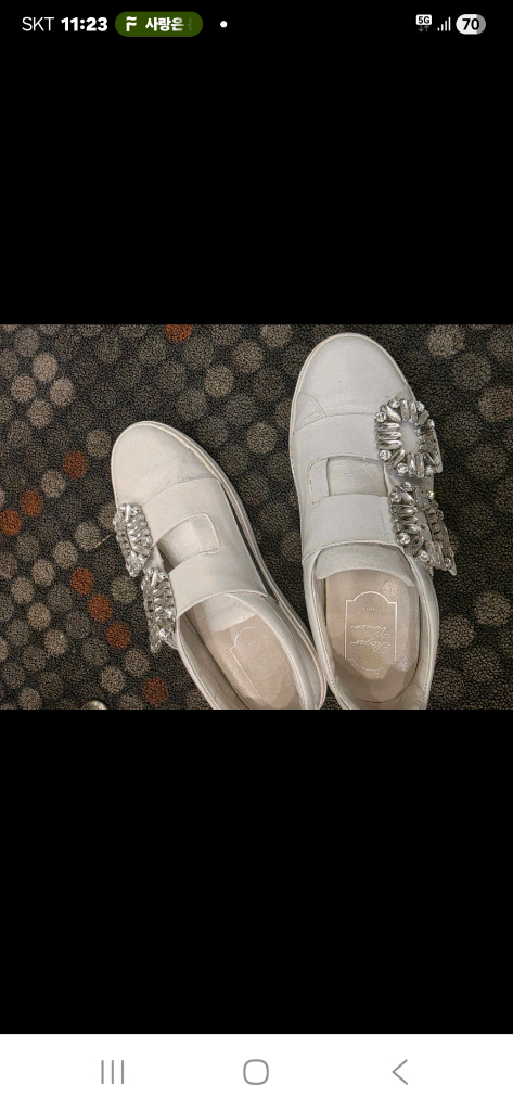 로저비비에 크리스탈 버클 슬립온 스니커즈 화이트 이미지