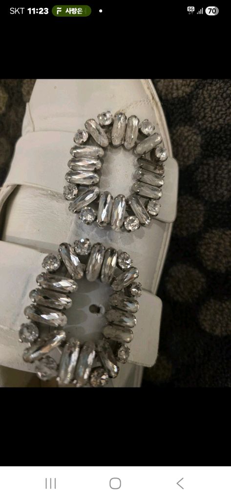 로저비비에 크리스탈 버클 슬립온 스니커즈 화이트 이미지