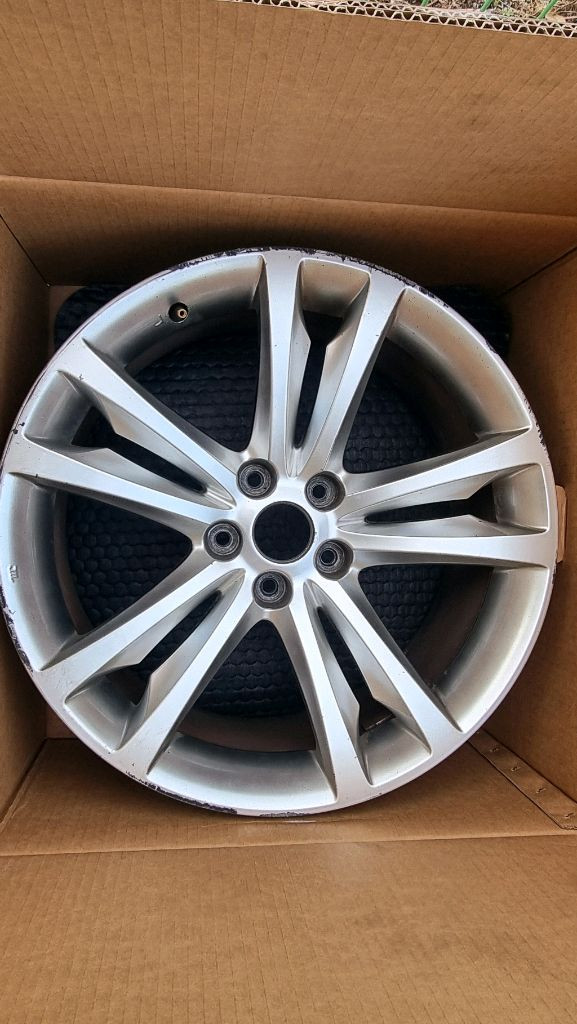 제네시스 쿠페 순정 19인치 휠 1대분 이미지