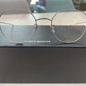 젠틀몬스터 안경 새상품 이미지