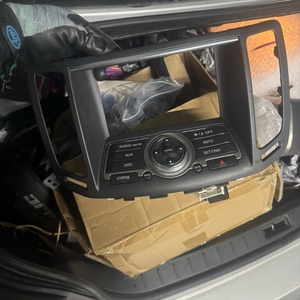 인피니티g37 순정네비 터치스크린 , 브라켓