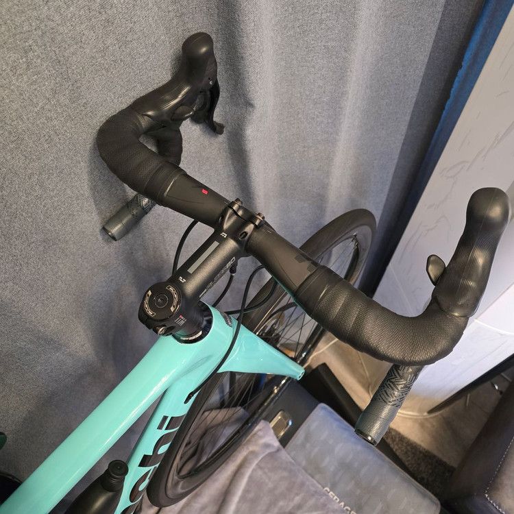 2024년 비앙키 아리아 캄파놀로 12단 로드자전거 이미지