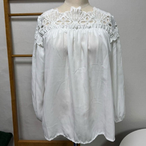 화이트 레이스 블라우스 Free