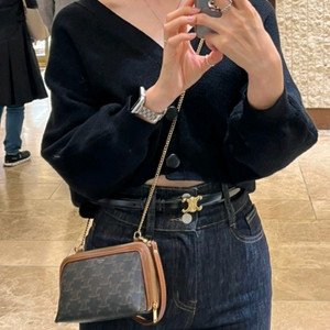 셀린느 트리옹프 크로스백/클러치백 새상품급 정품(감정서O)구찌프라다루이비통디올고야드샤넬보테가생로랑발렌시아가버버리가방 이미지