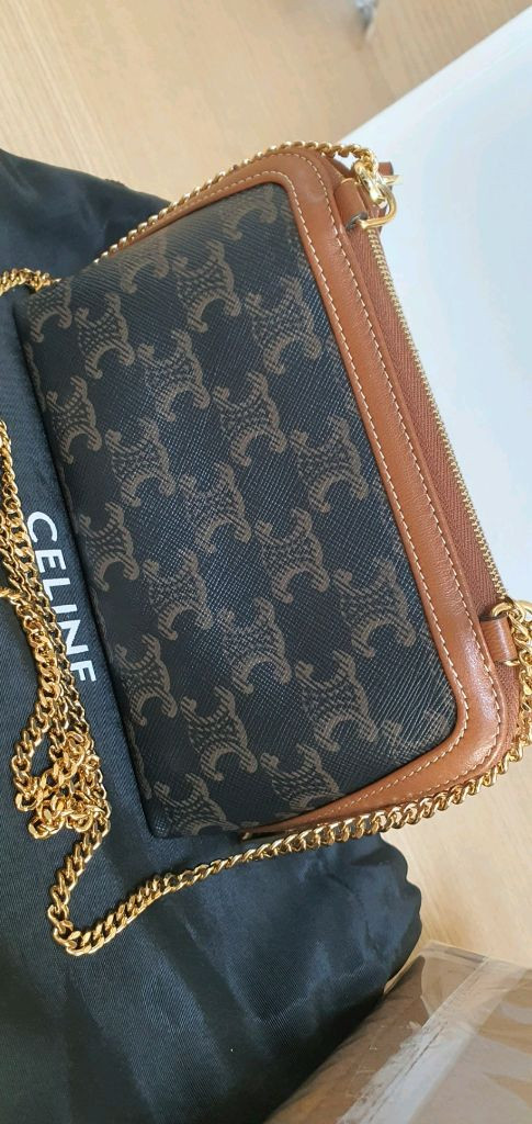 셀린느 트리옹프 크로스백/클러치백 새상품급 정품(감정서O)구찌프라다루이비통디올고야드샤넬보테가생로랑발렌시아가버버리가방 이미지