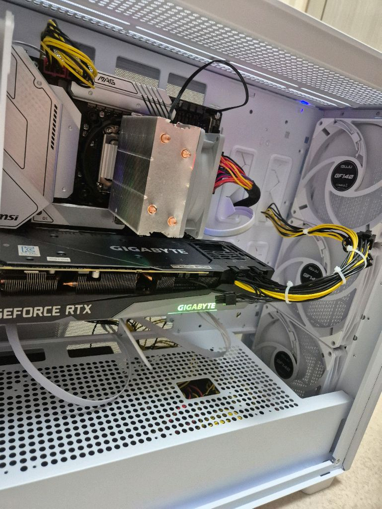 3070 13600kf 4TB 컴퓨터 본체 데스크탑 이미지