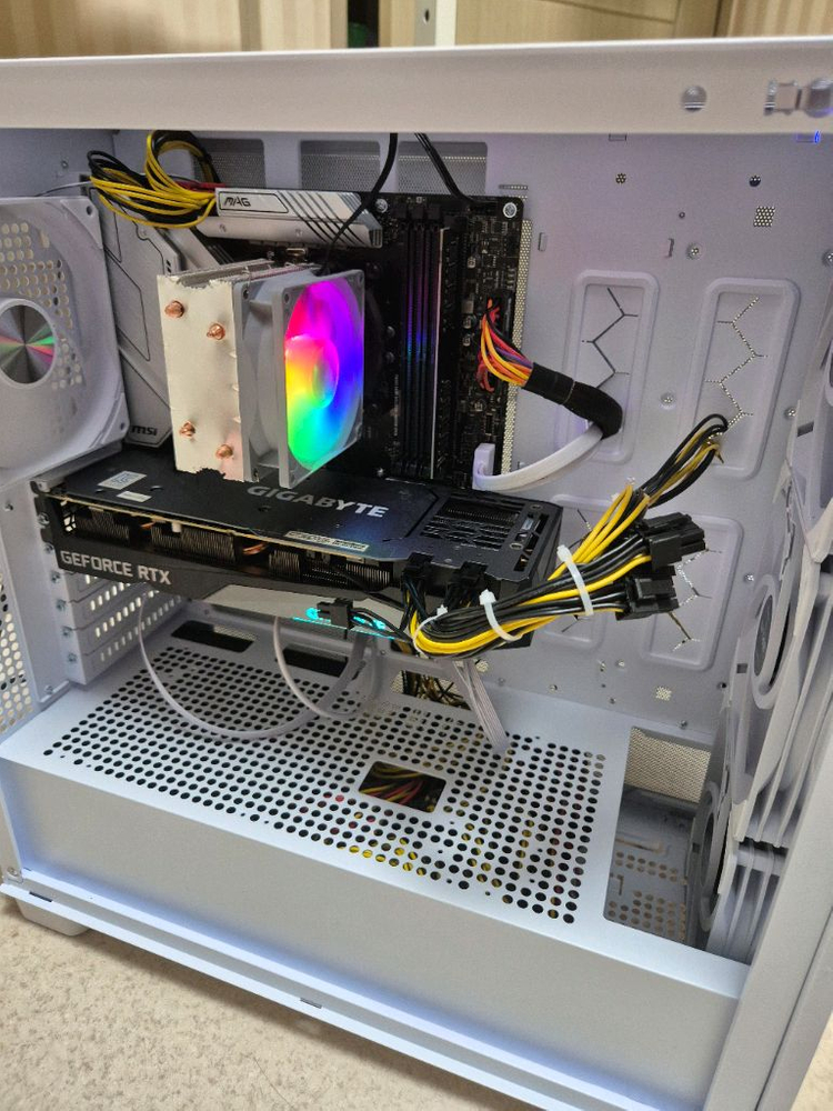 3070 13600kf 4TB 컴퓨터 본체 데스크탑 이미지