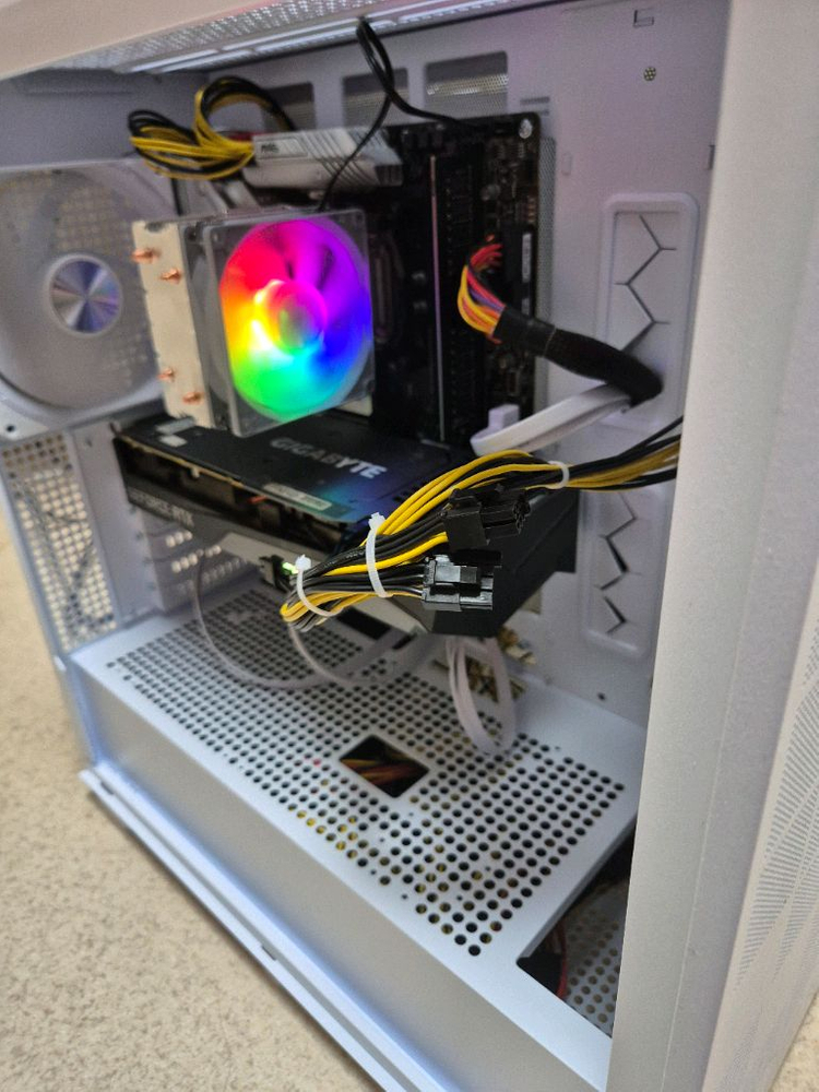 3070 13600kf 4TB 컴퓨터 본체 데스크탑 이미지