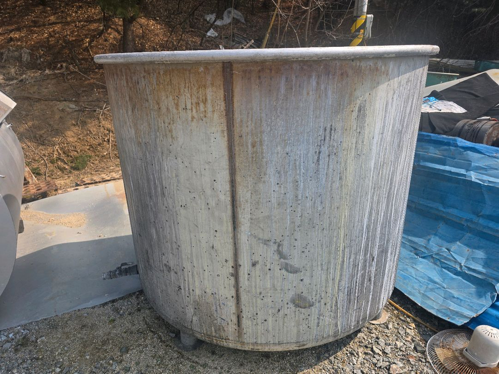 스텐탱크 물탱크 저장탱크 대형탱크 중고탱크 스뎅탱크 스덴탱크 2톤 2루베 2000리터 이미지