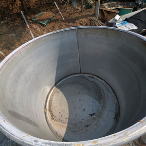 스텐탱크 물탱크 저장탱크 대형탱크 중고탱크 스뎅탱크 스덴탱크 2톤 2루베 2000리터 이미지