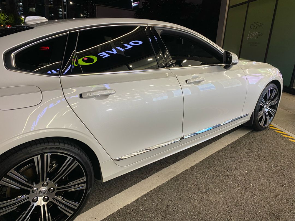 볼보 S90 B6 20인치 휠 4ea 팝니다 이미지