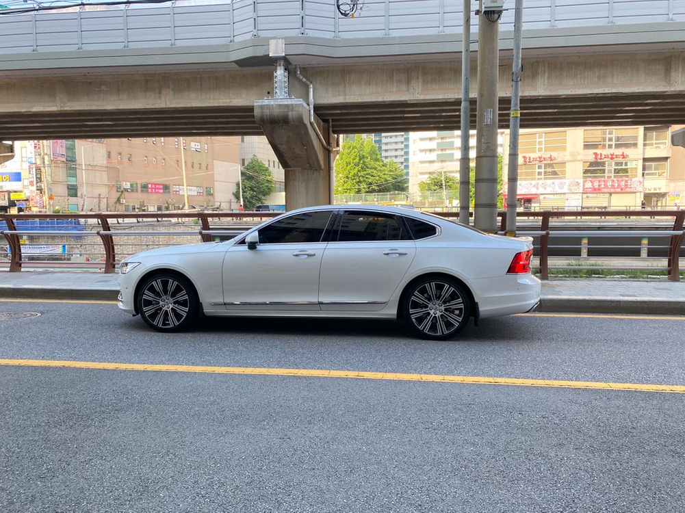 볼보 S90 B6 20인치 휠 4ea 팝니다 이미지